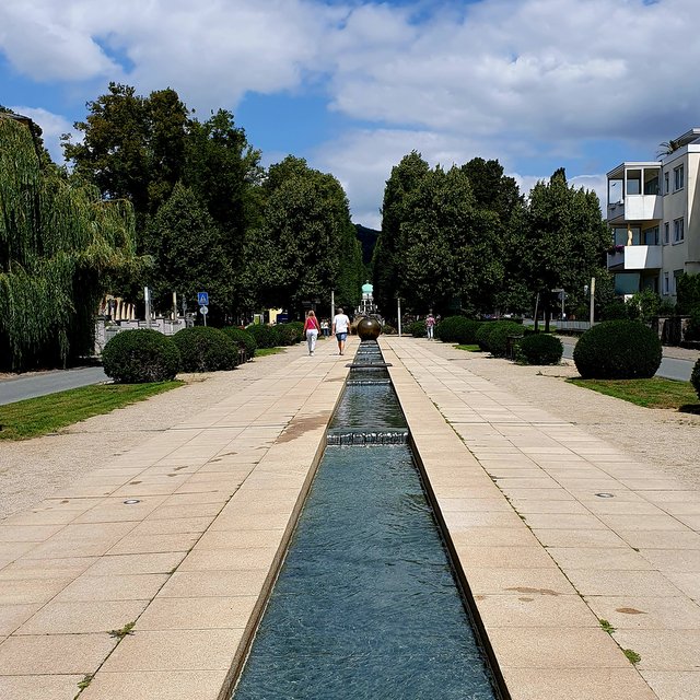 Foto Gewässer in der Stadt